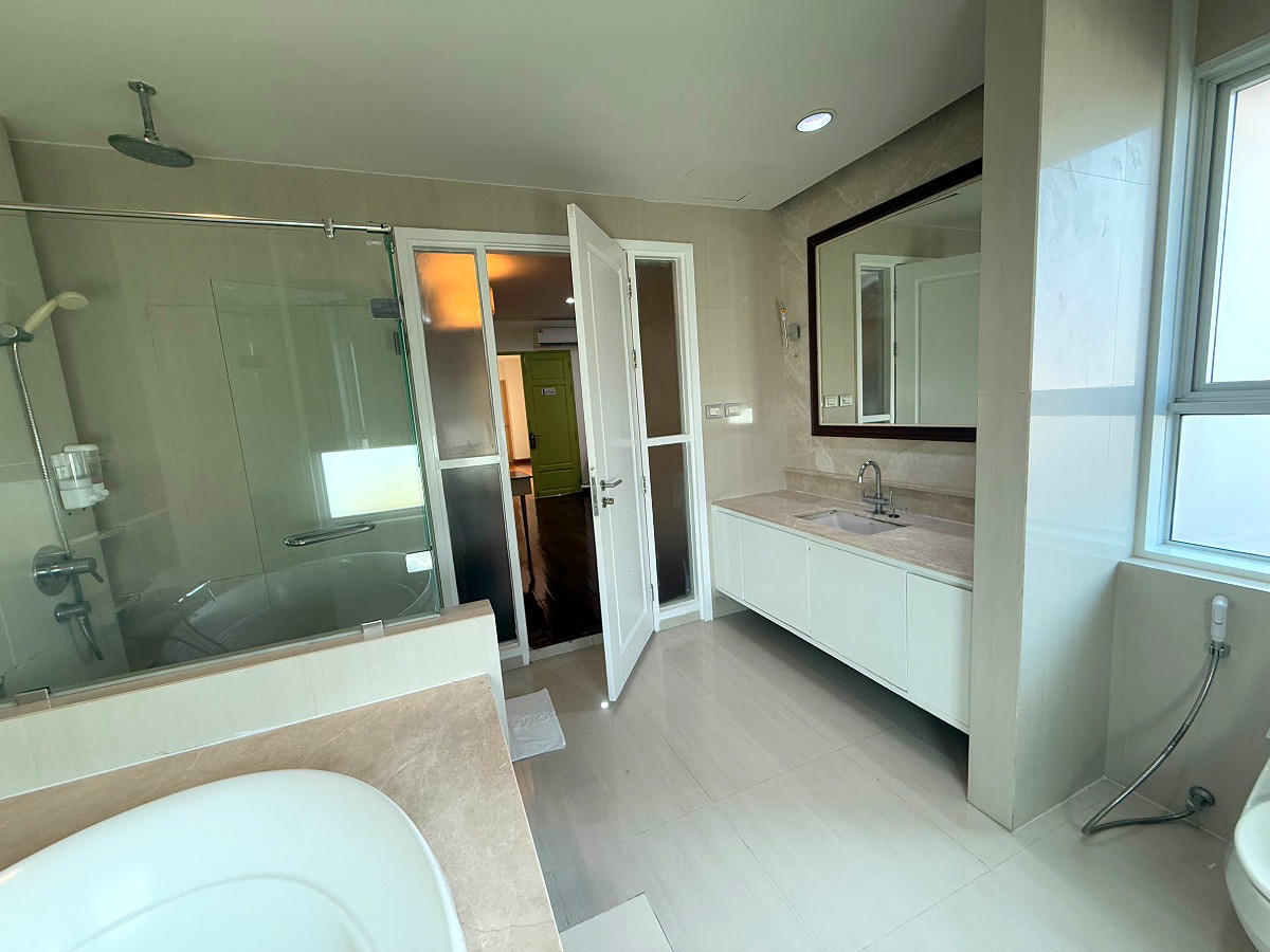 Pictures of GreenView Ekkamai 10 24/41