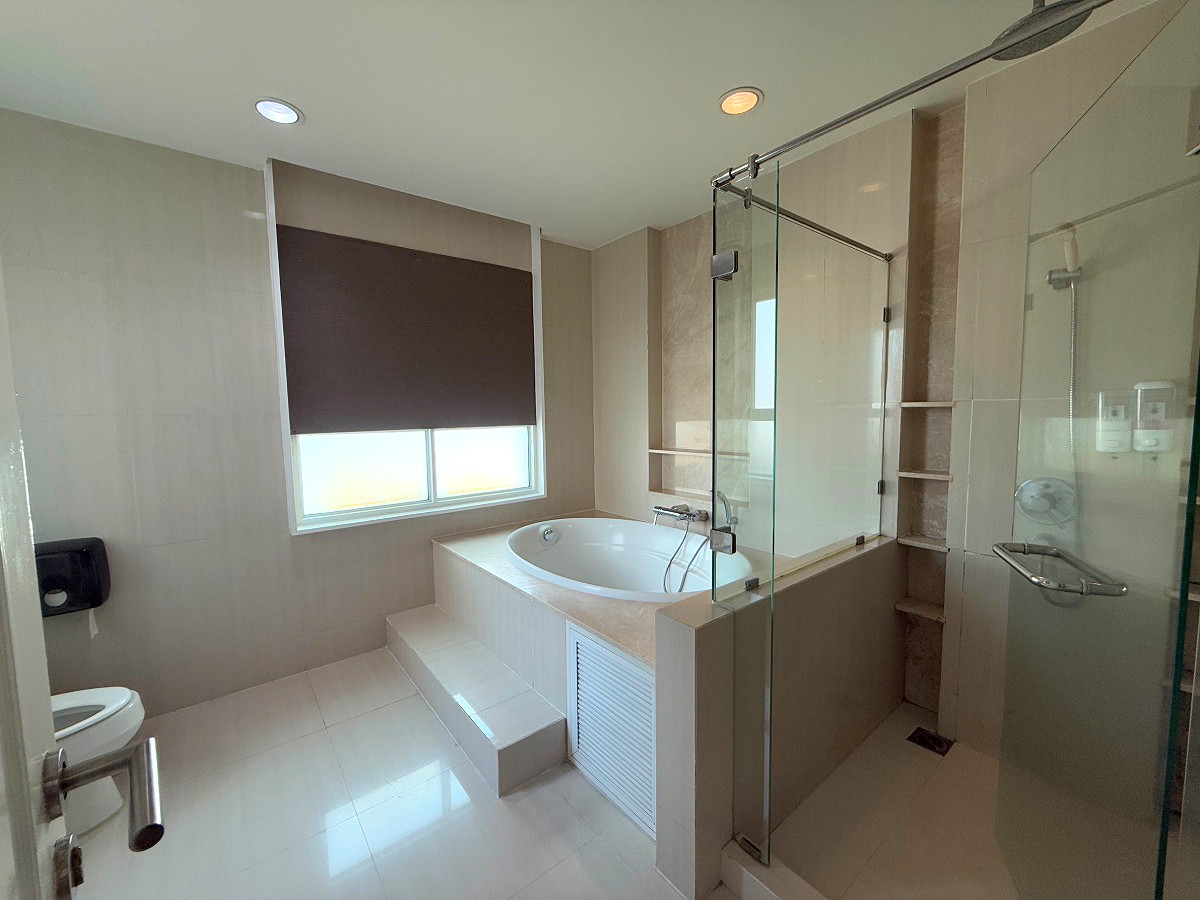 Pictures of GreenView Ekkamai 10 23/41