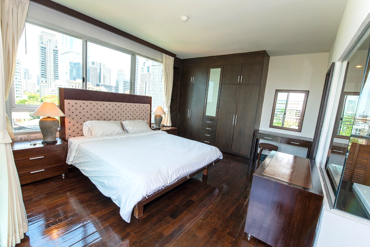 Pictures of Baan Thirapa 8/22