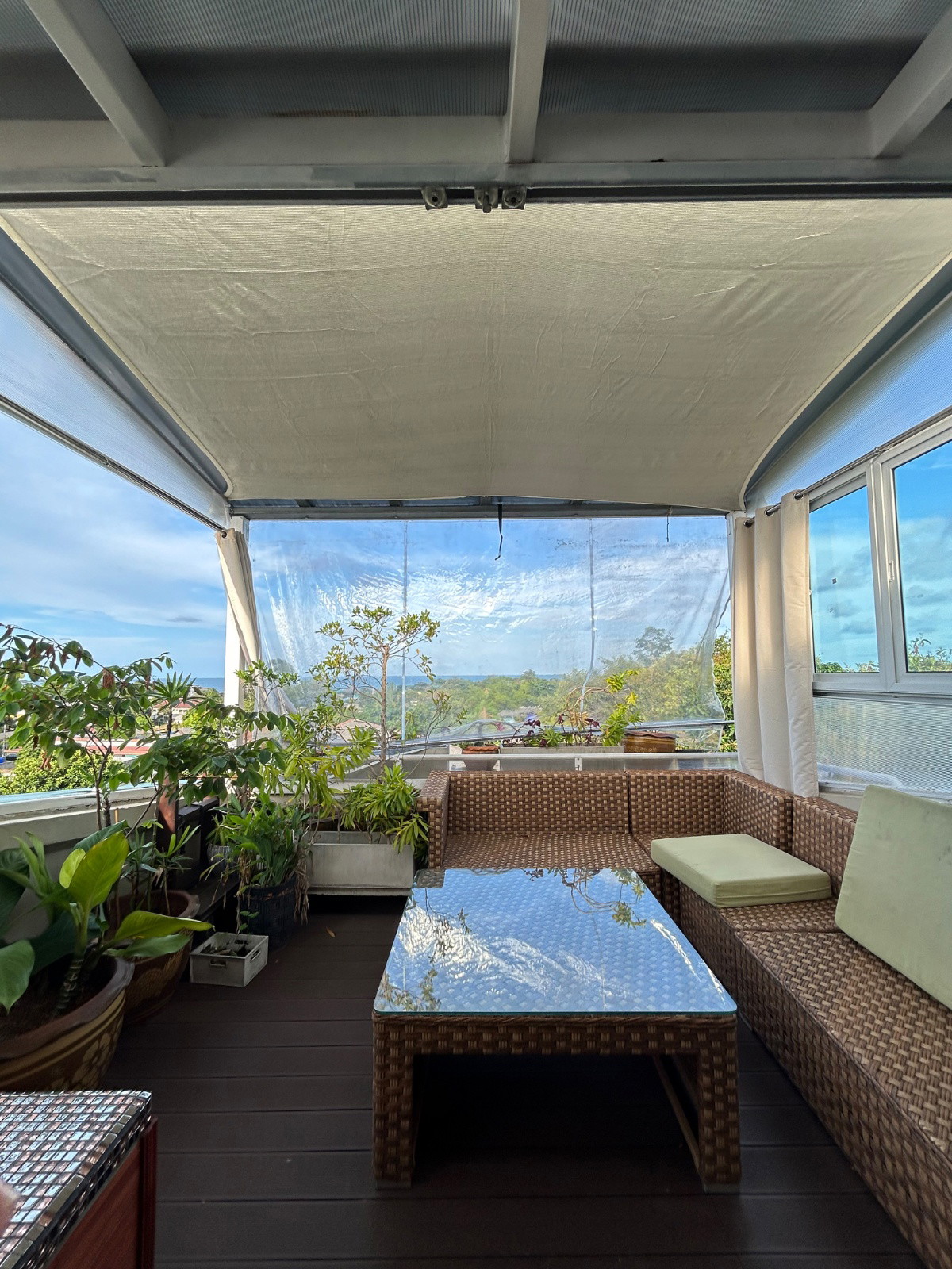 Condo — photo 1