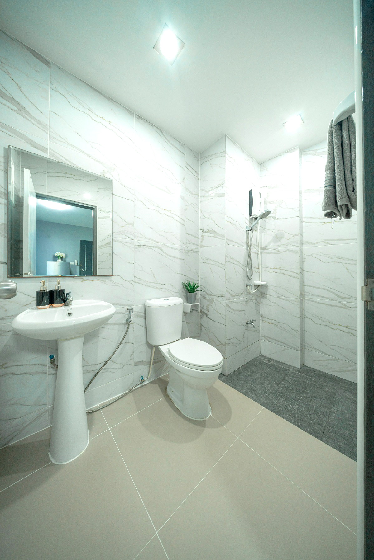 Pictures of THANAKUL APARTMENT 8/19