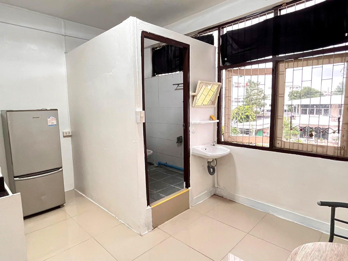 รูปภาพ ห้องพักส่วนตัวขนาดใหญ่ 1 ห้องนอน 1 ห้องนั่งเล่น ห้องน้ำในตัว พร้อมเฟอร์แอร์ ตู้เย็น ใกล้BTSสะพานควาย | อพาร์ทเม้นท์ หอพัก ที่พัก ห้องพัก - รูปที่ 8/11