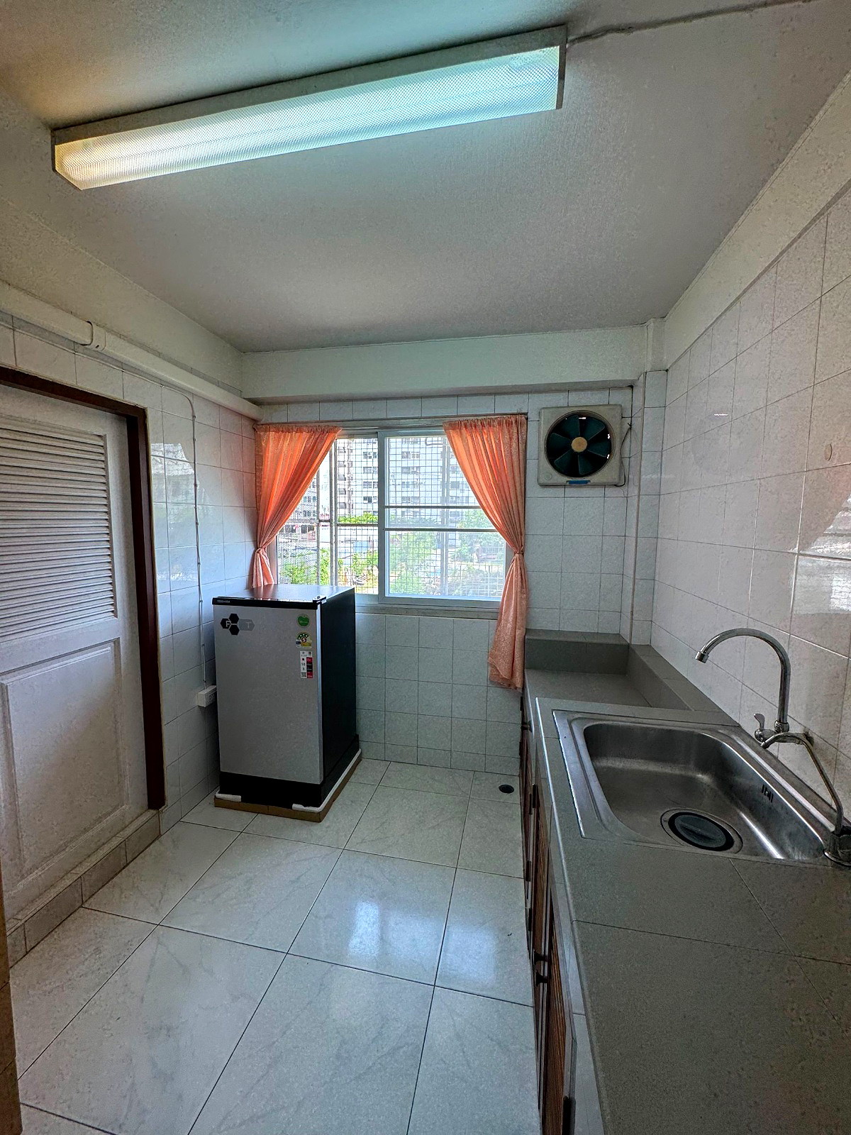 Pictures of PRACHA Dormitory 28 8/11
