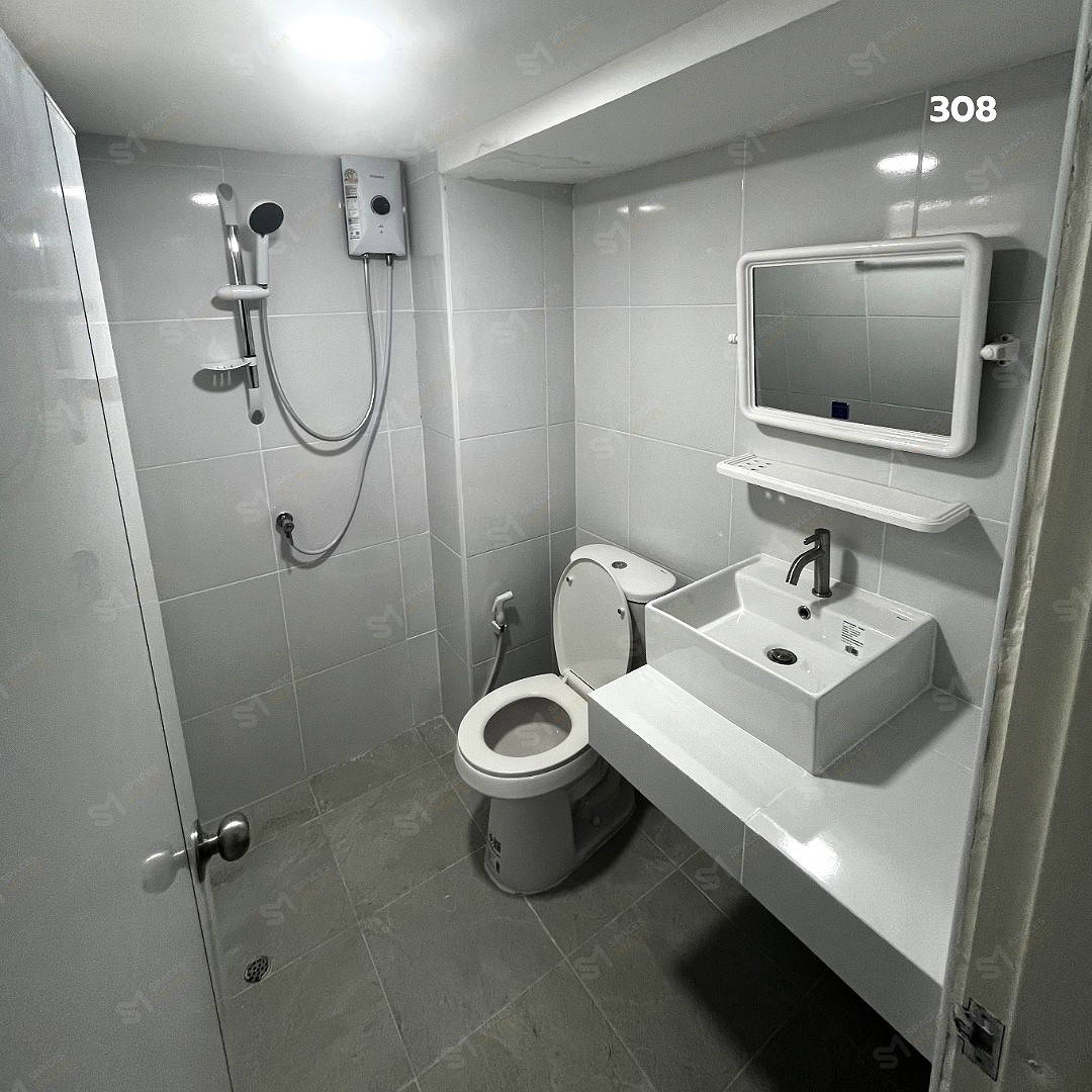 Pictures of Domthong Apartment: Near Safe One Go Market & BTS Yaek Kor Por Aor 3/16