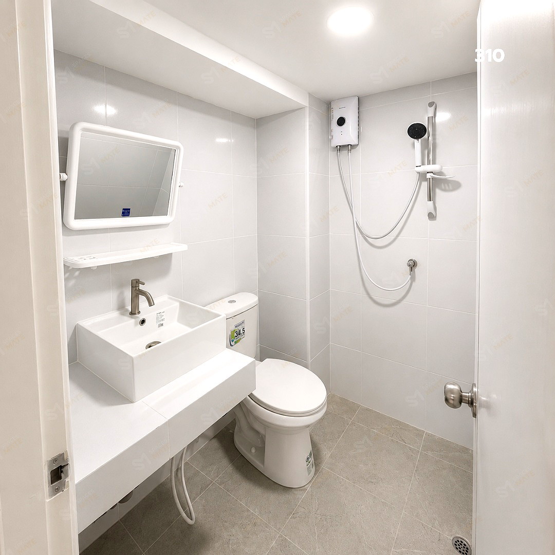 Pictures of Domthong Apartment: Near Safe One Go Market & BTS Yaek Kor Por Aor 7/16