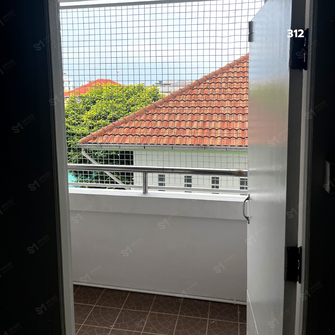 Pictures of Domthong Apartment: Near Safe One Go Market & BTS Yaek Kor Por Aor 13/16