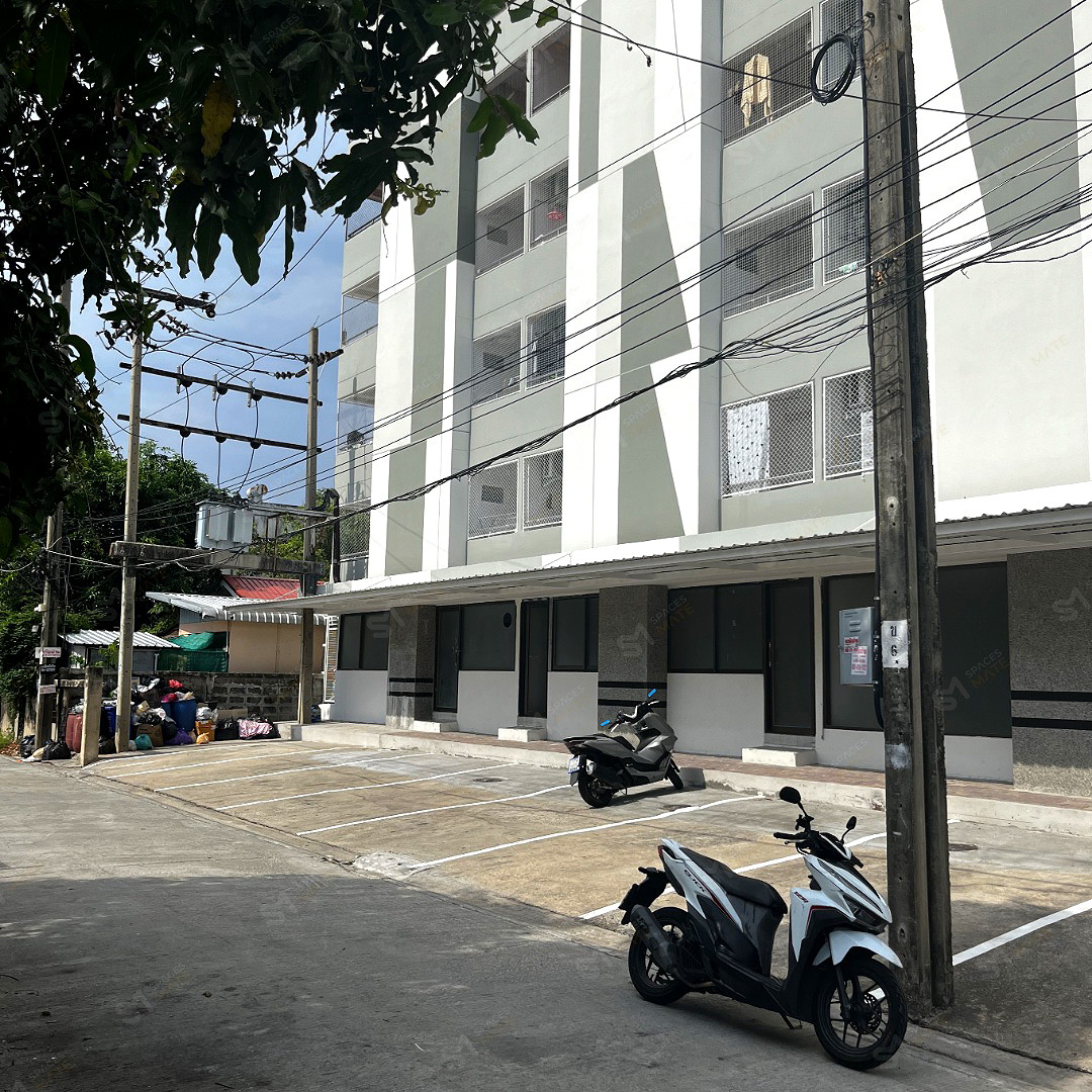 Pictures of Domthong Apartment: Near Safe One Go Market & BTS Yaek Kor Por Aor 15/16