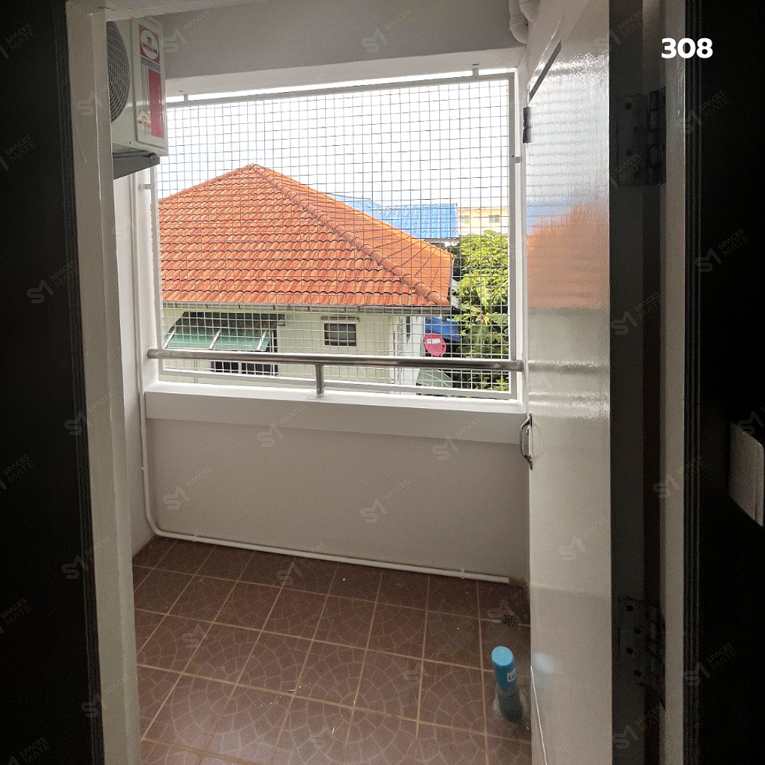 Pictures of Domthong Apartment: Near Safe One Go Market & BTS Yaek Kor Por Aor 4/16