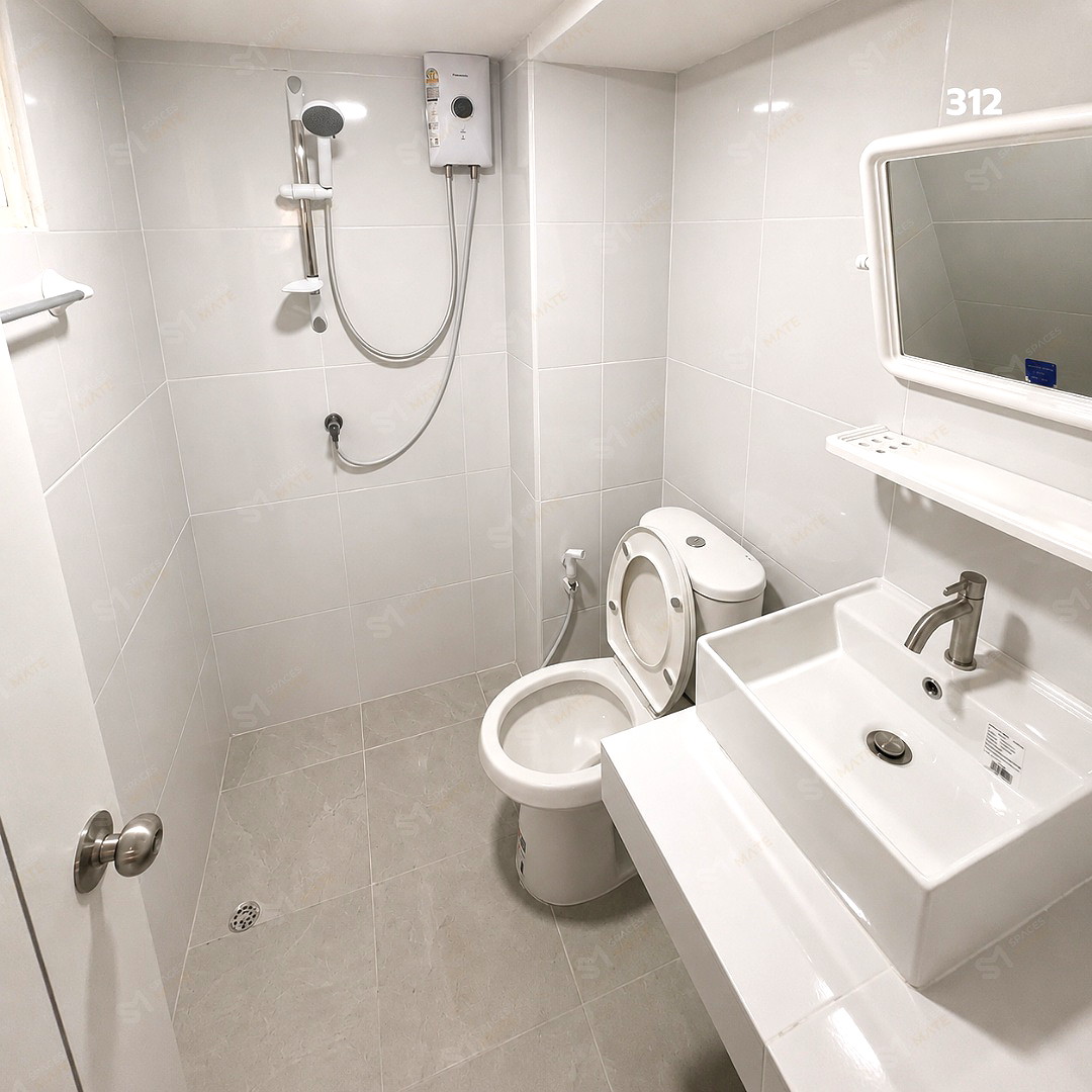 Pictures of Domthong Apartment: Near Safe One Go Market & BTS Yaek Kor Por Aor 11/16