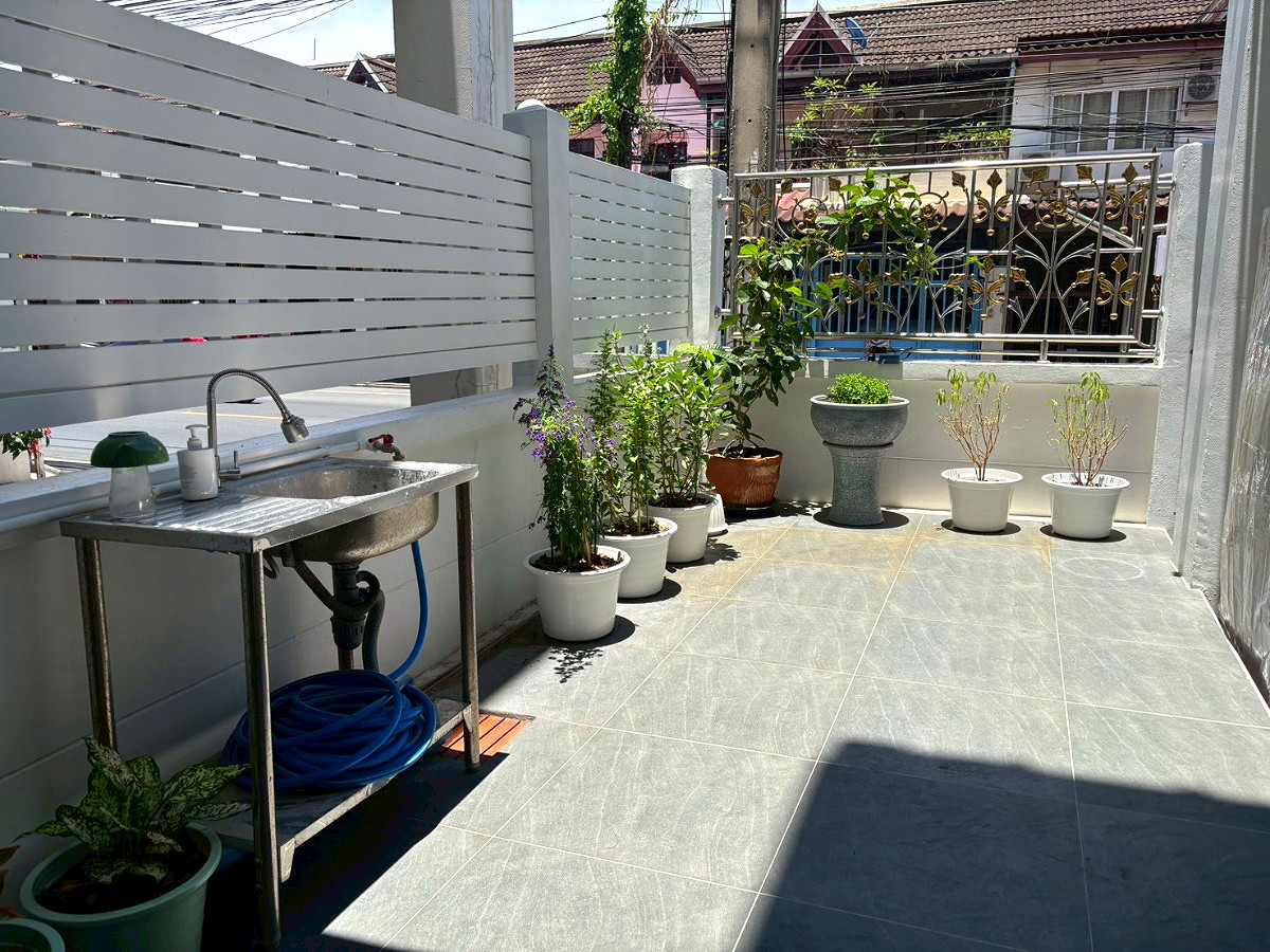 Pictures of Thanyathorn Private House 6 rooms with private bathrooms Near MRT Huai Khwang / Sutthisan 20/22