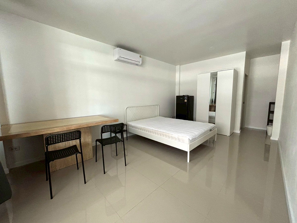 Pictures of Thanyathorn Private House 6 rooms with private bathrooms Near MRT Huai Khwang / Sutthisan 8/22
