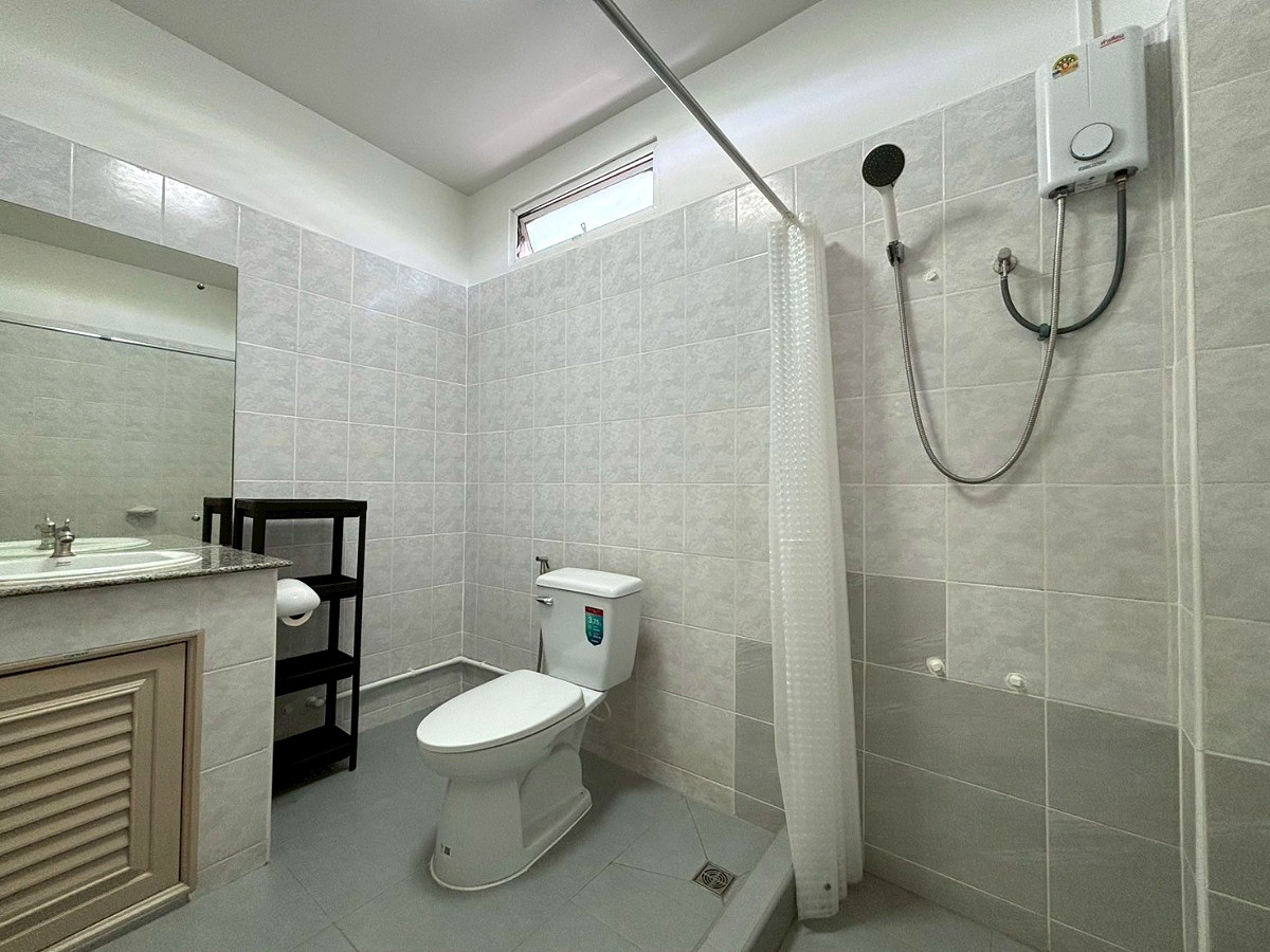 Pictures of Thanyathorn Private House 6 rooms with private bathrooms Near MRT Huai Khwang / Sutthisan 3/22