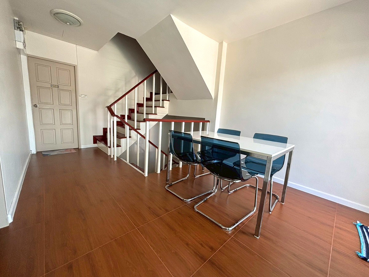Pictures of Thanyathorn Private House 6 rooms with private bathrooms Near MRT Huai Khwang / Sutthisan 17/22