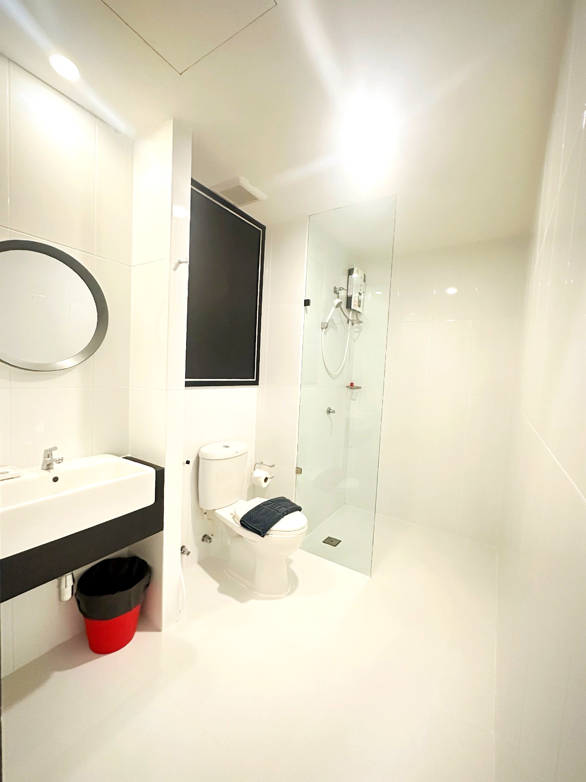 Pictures of 14 Sathorn Hotel : Daily room : Monthly & Service Apartment 100 Meter From BTS 14/18