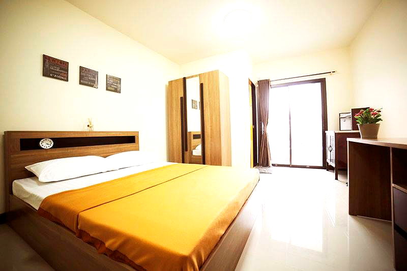 Pictures of P16 Room 1/12