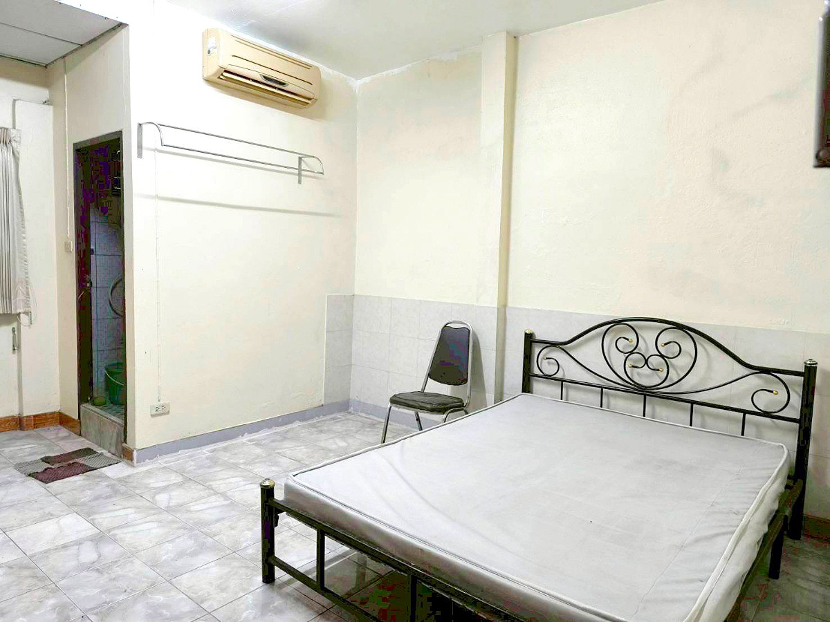 Pictures of  Room for Rent at Lat Phrao 50! Starting at 2,600 THB. Walk to MRT, save on taxi fares!  5/5
