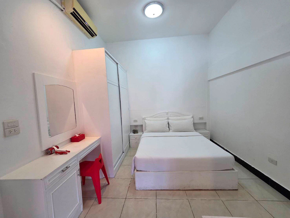Pictures of Arawana Express North Pattaya 4/15