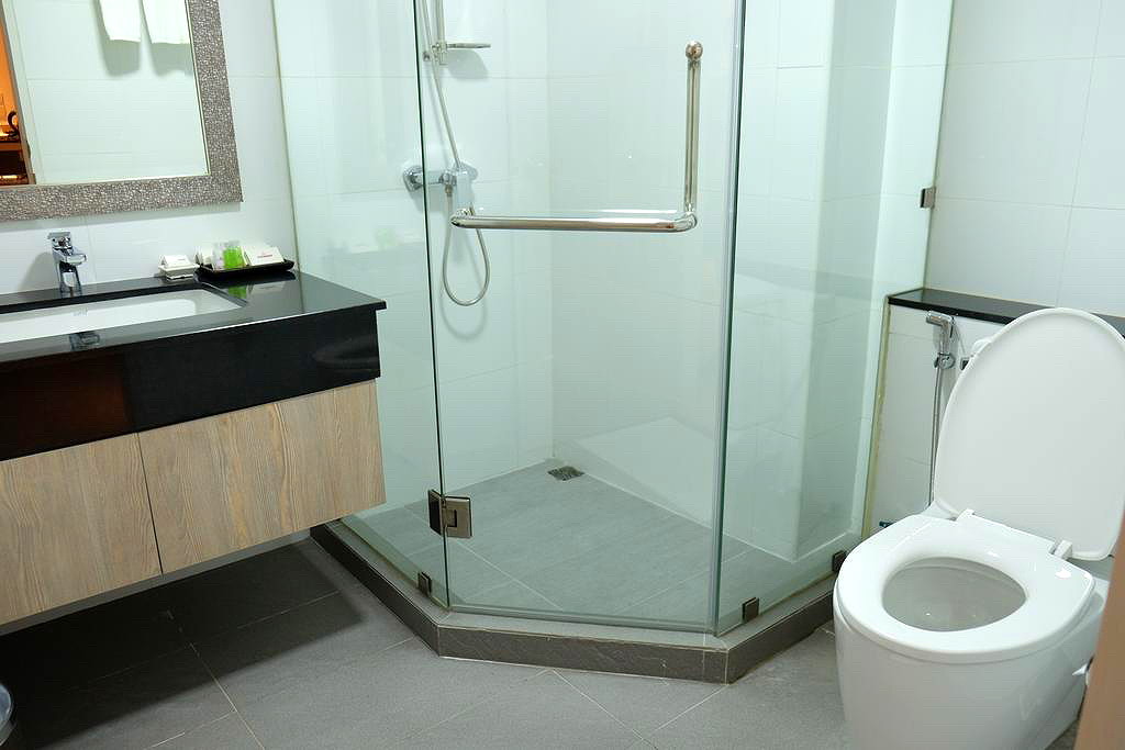 Pictures of Serviced Apartment for Rent near Satri Witthaya School & MRT Sam Yot | Short & Long-Term Stays 2/5