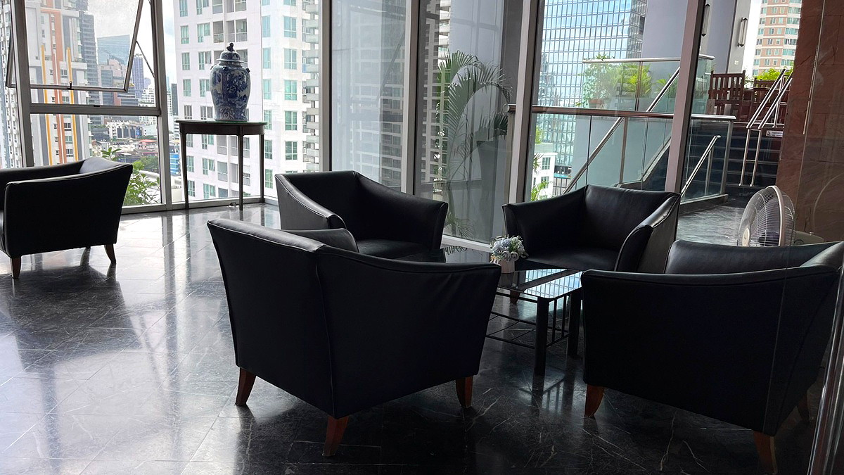 Pictures of Silom Suite Condo 16/19