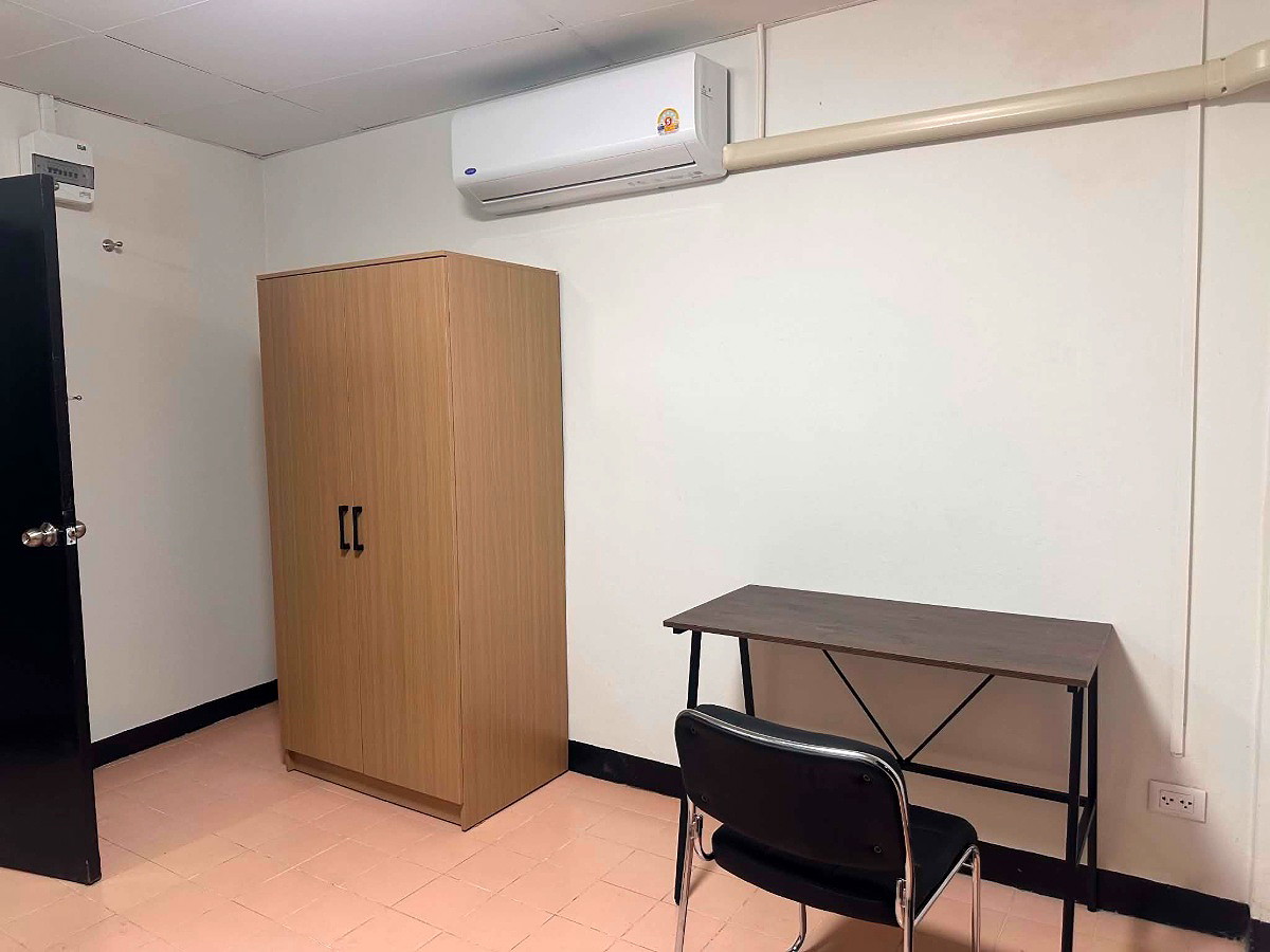 Pictures of Noy rooms 1/4