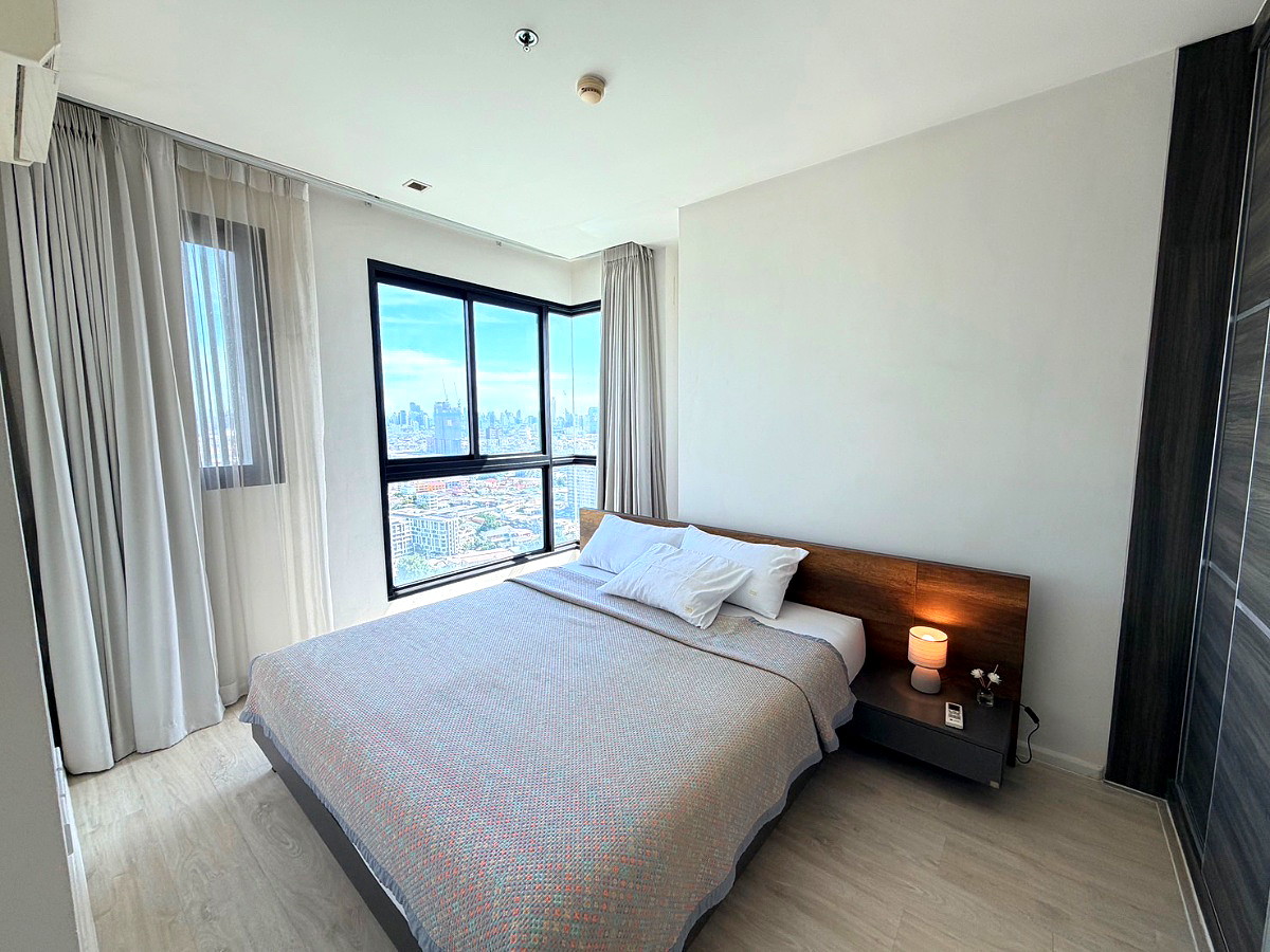 Pictures of Quin Condo 1/8