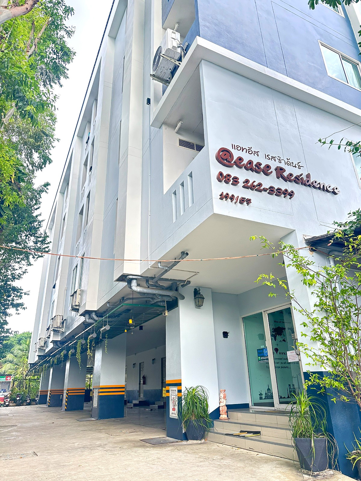 Pictures of At Ease Hotel Suvarnabhumi 12/18