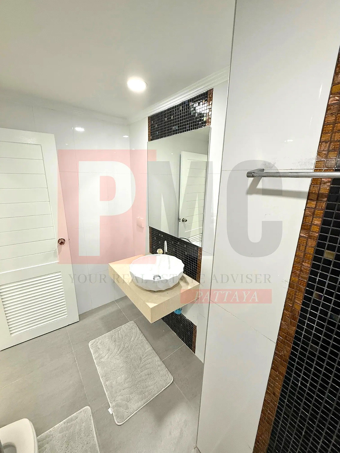 Pictures of Amazon Residence 14/47