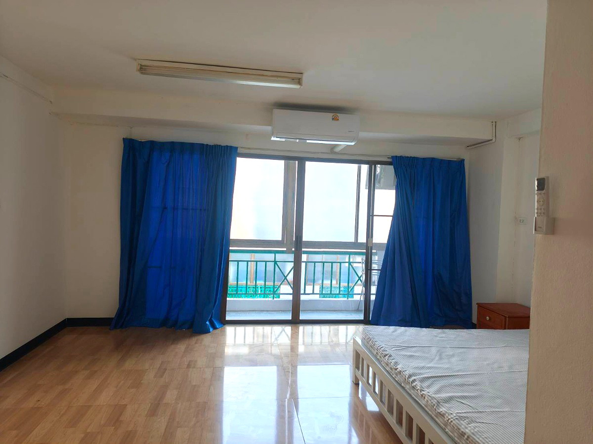 Pictures of THE GRAND MANSION 17/18