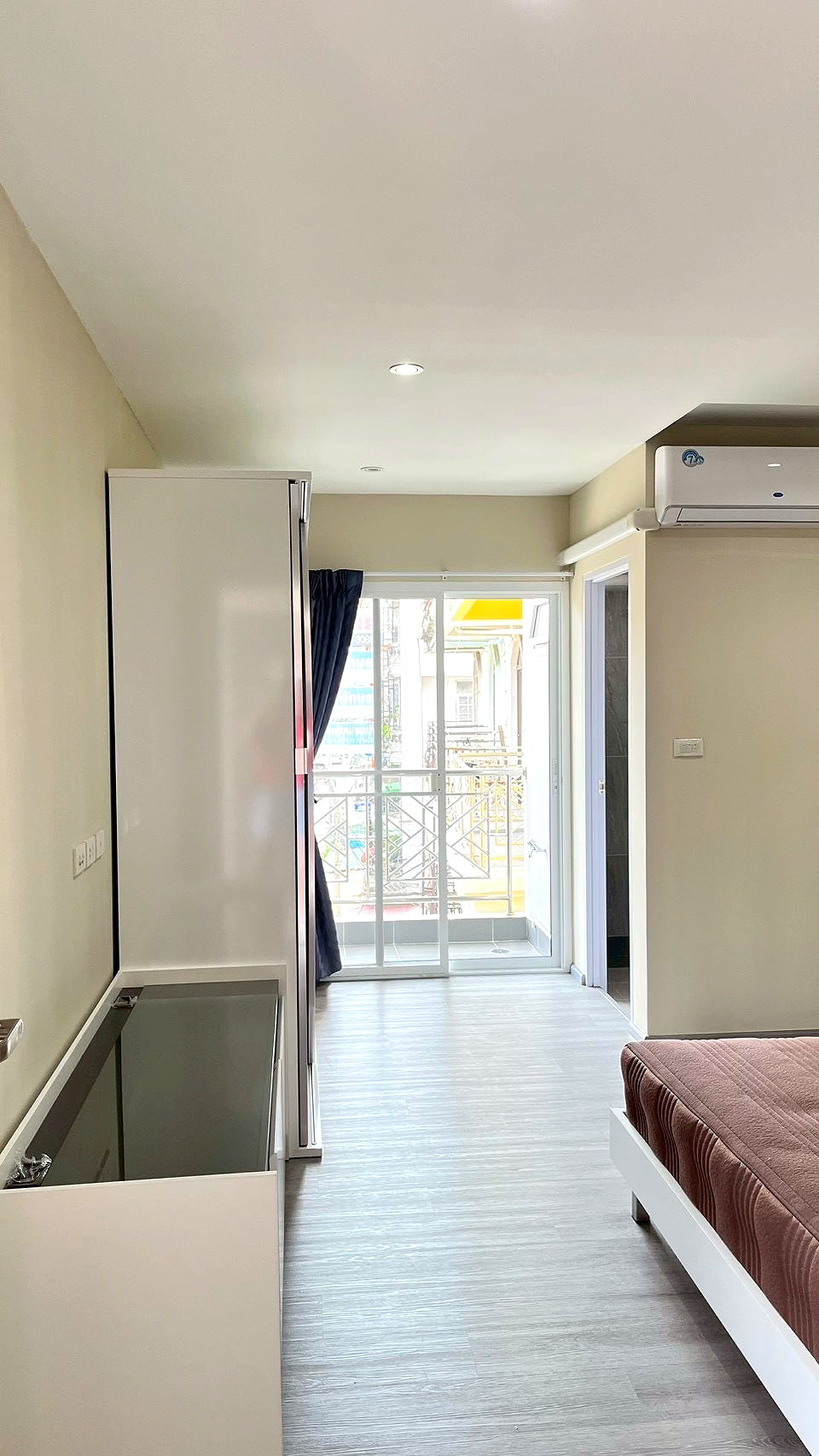 Pictures of 175 Place 4/23
