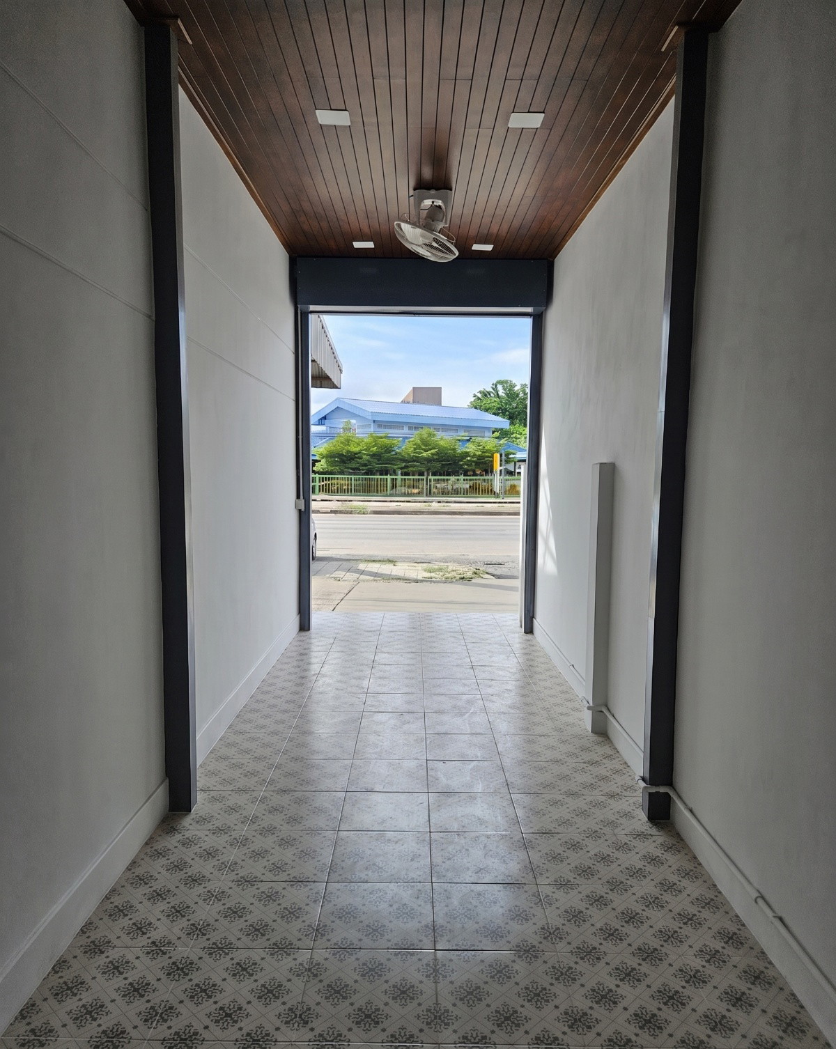 Condo — photo 2