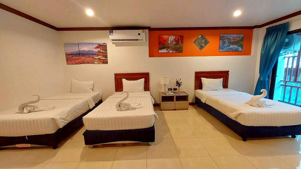 Pictures of Benetti House 31/36