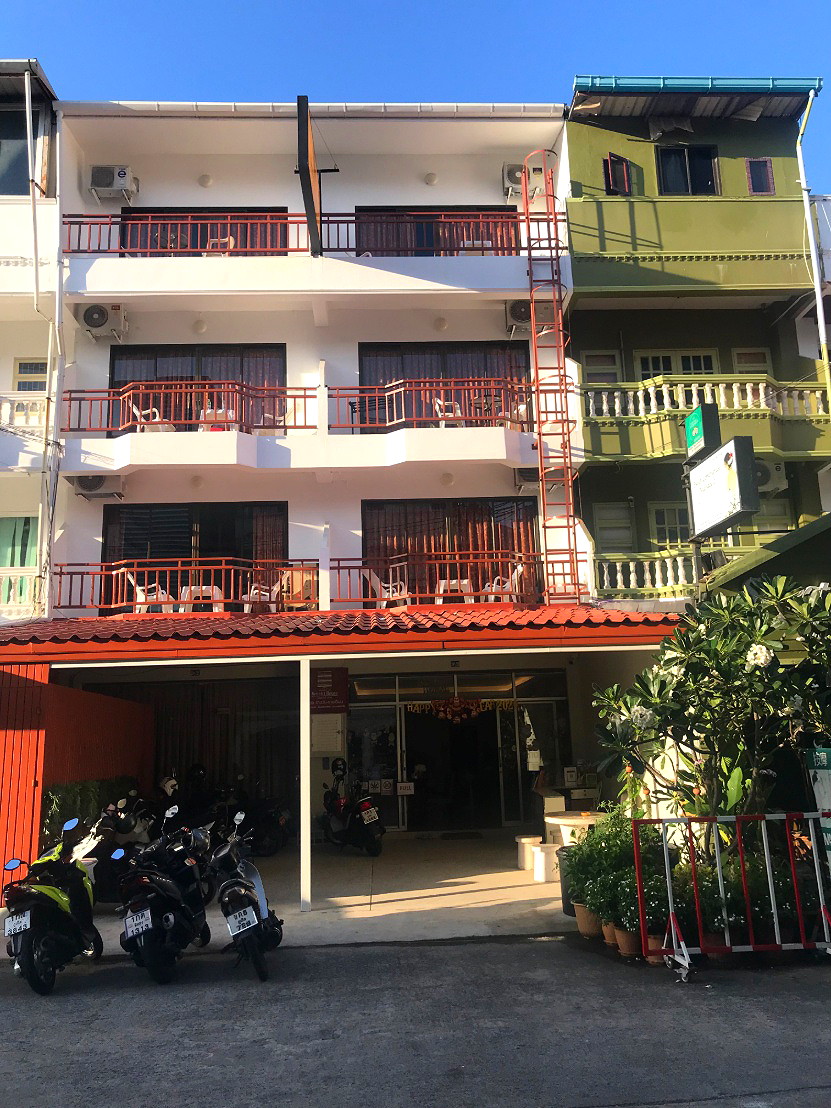 Pictures of Benetti House 3/36