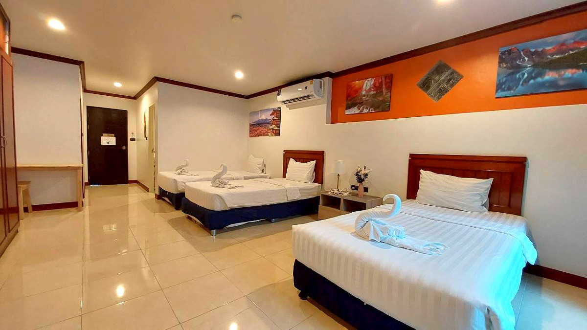 Pictures of Benetti House 32/36