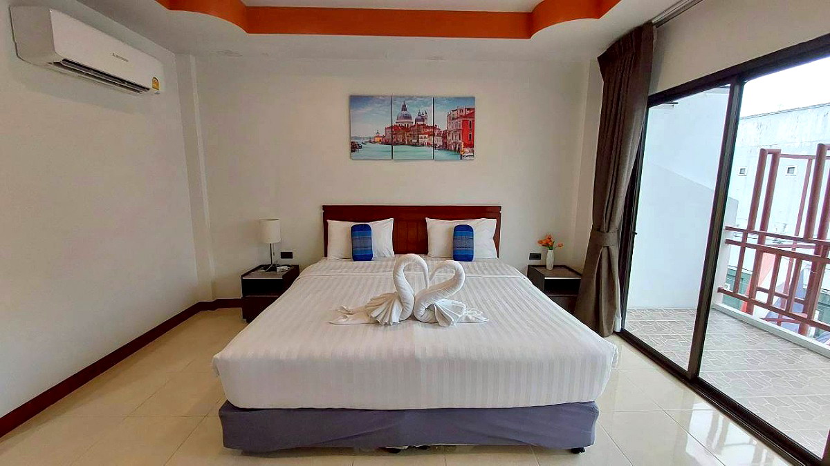 Pictures of Benetti House 7/36
