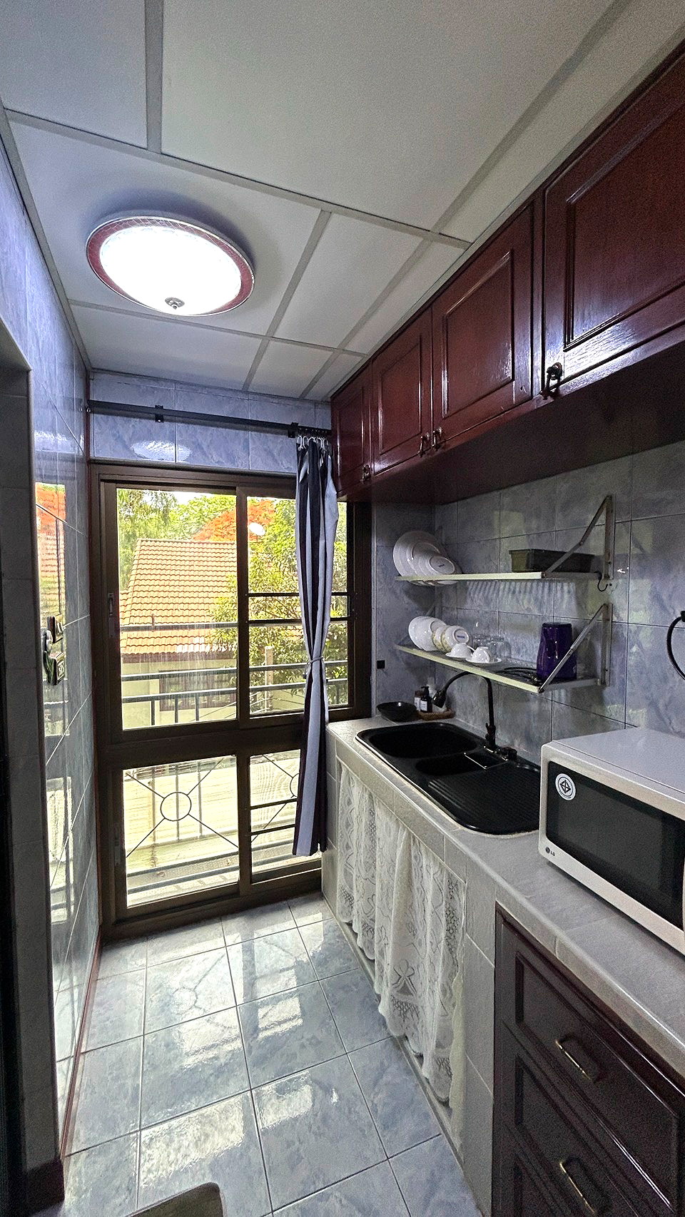 Pictures of Sixteen-Fifty Residence 7/9