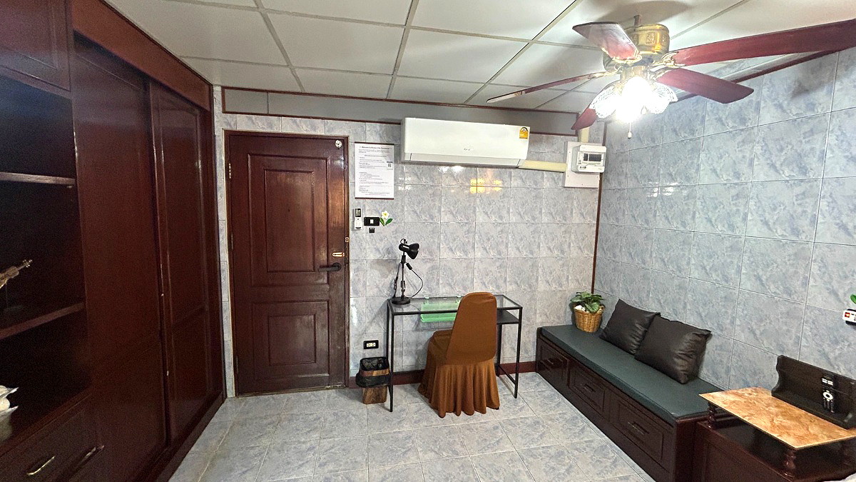 Pictures of Sixteen-Fifty Residence 6/9