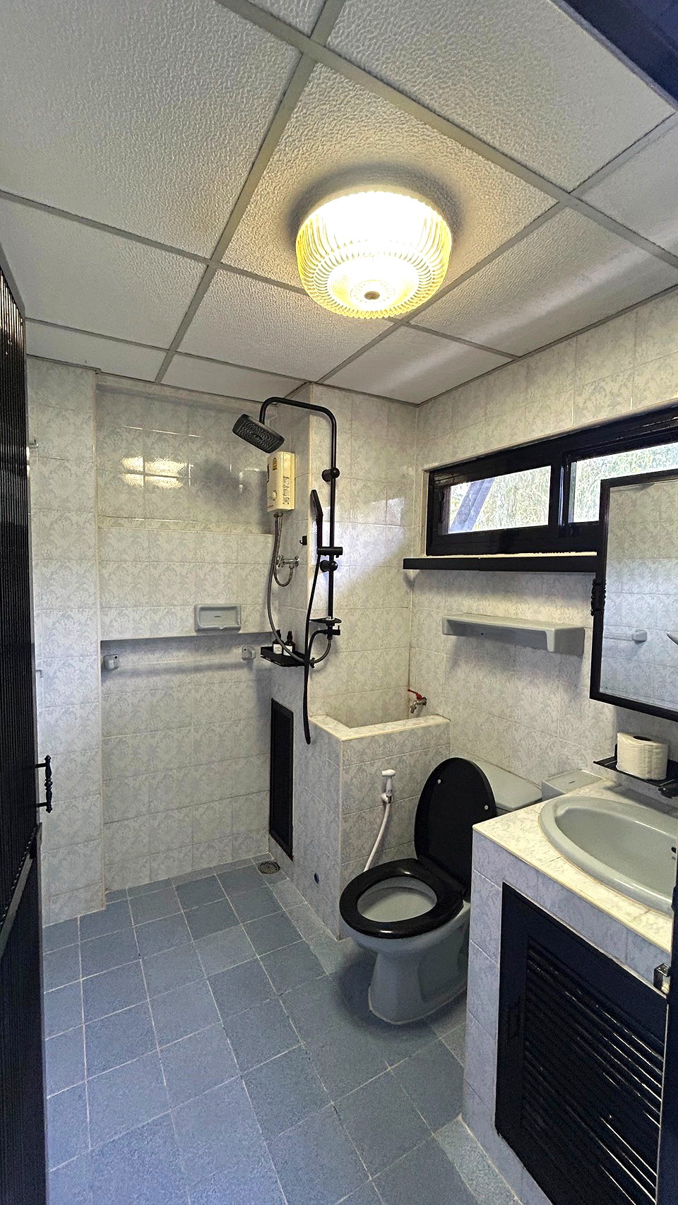 Pictures of Sixteen-Fifty Residence 8/9