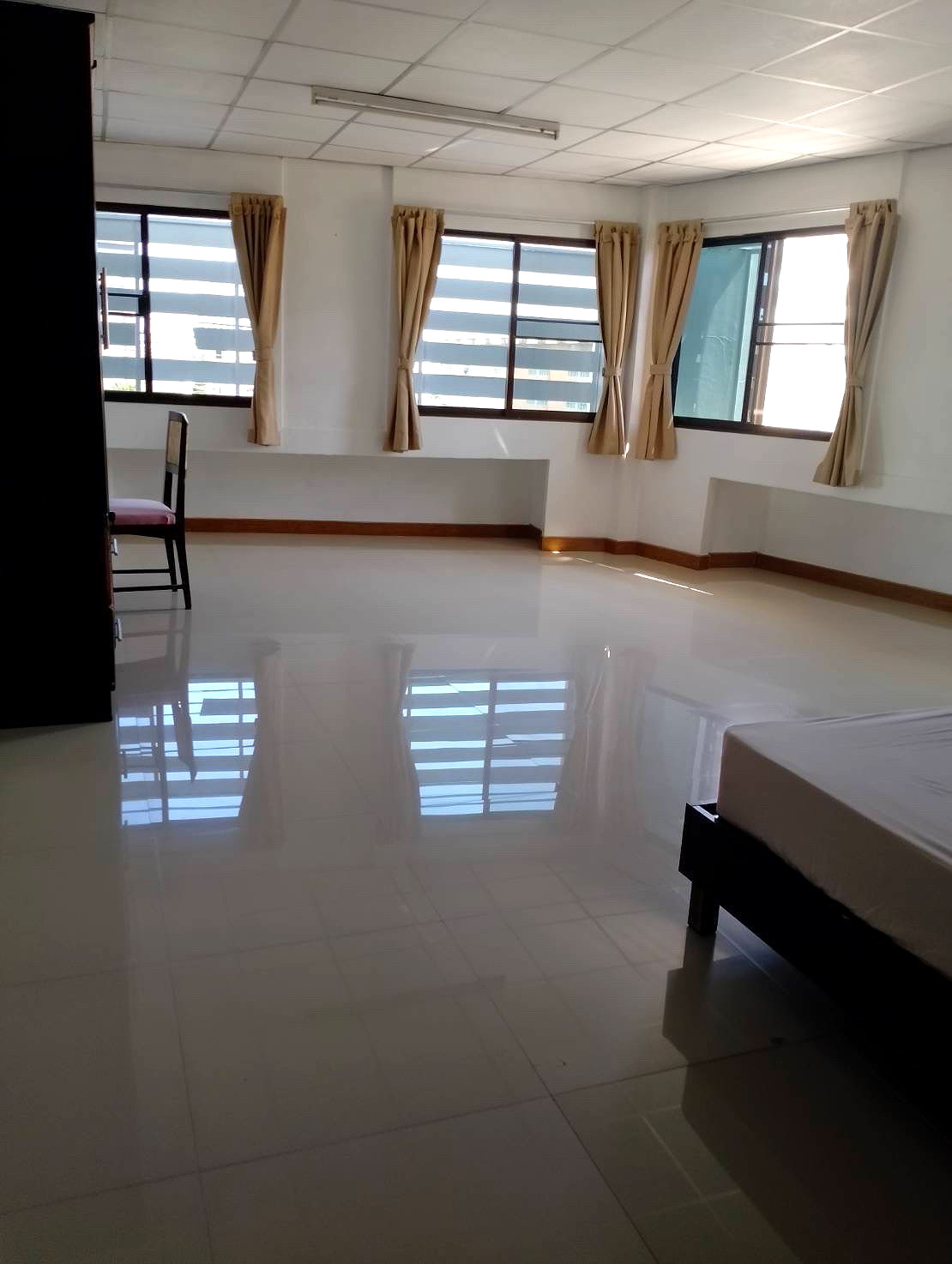 Pictures of Soi Pridiphanomyong 31 Room for Rent (Ekamai 12) 1/6