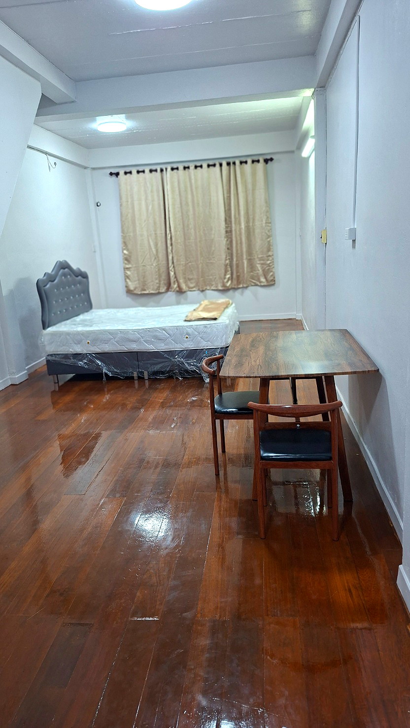 Pictures of Kim Living 1/5