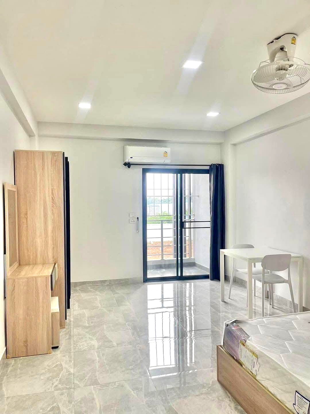 Pictures of KJ Apartment 4/23