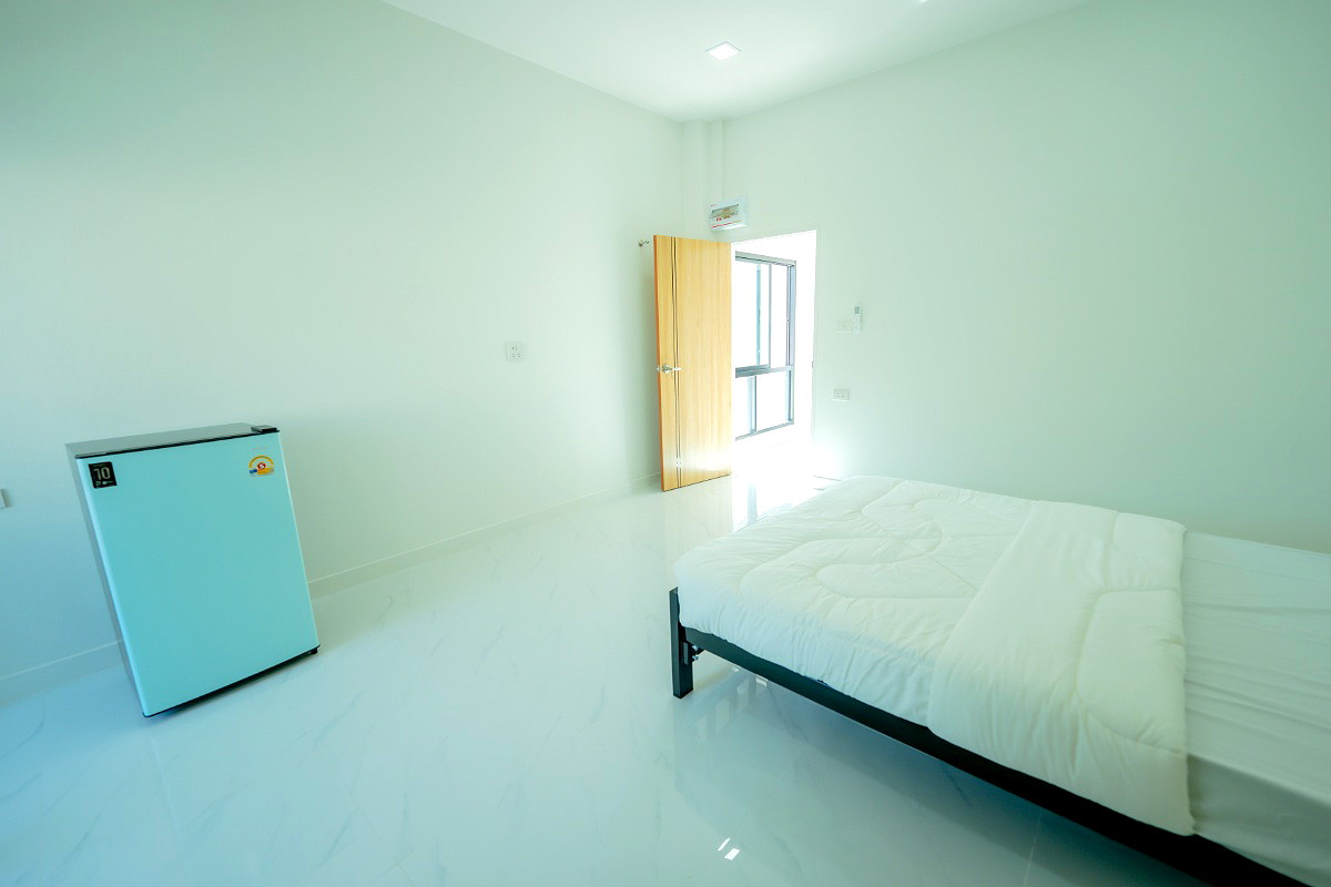 Pictures of Nawyn Place 8/12