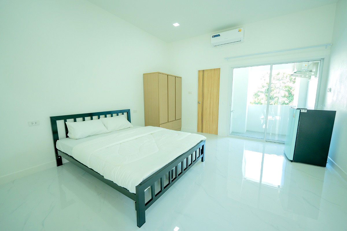 Pictures of Nawyn Place 2/12
