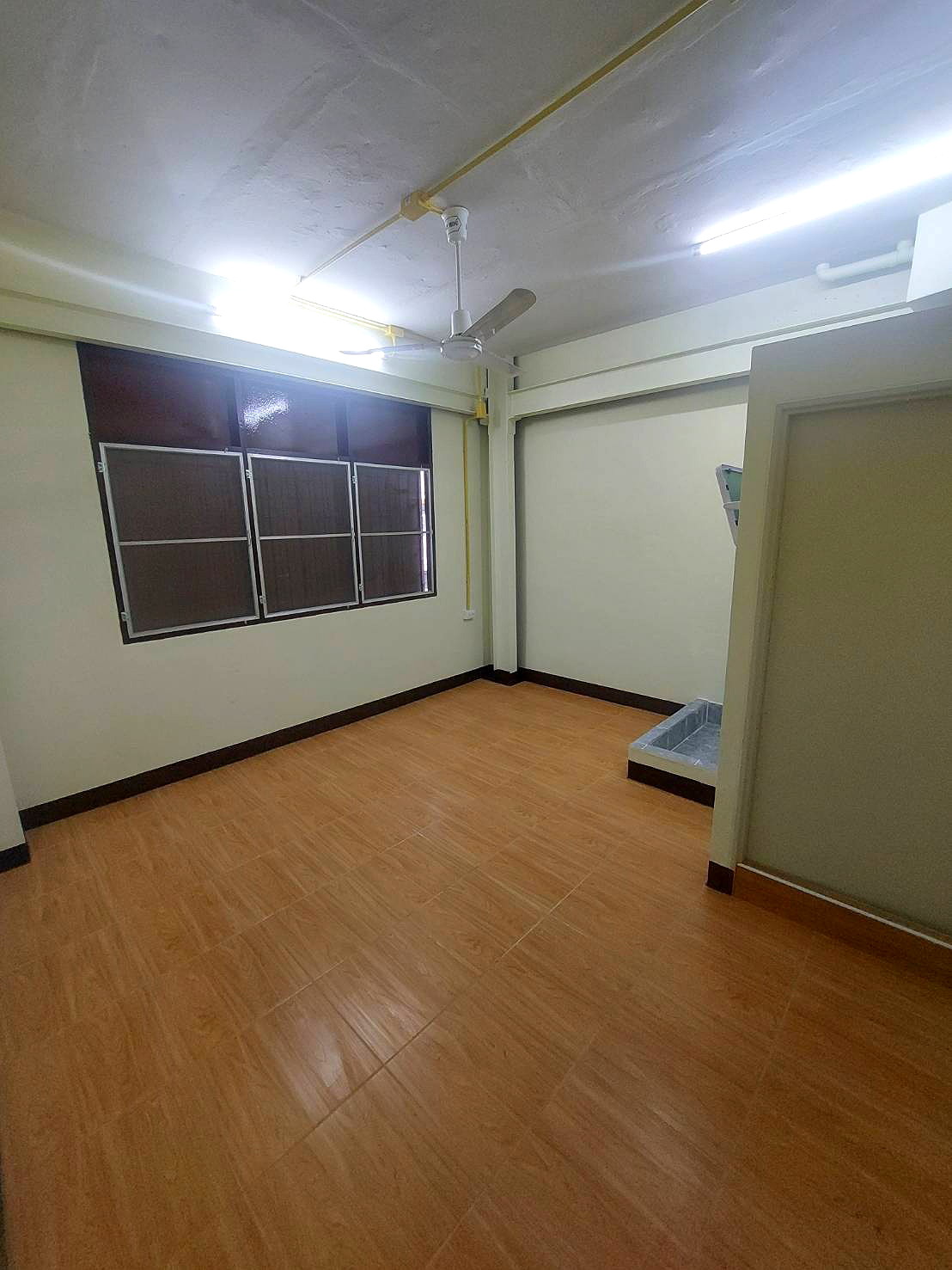 Pictures of Monthly Room for Rent  Rama 2 Road (Main Road Location) 8/9