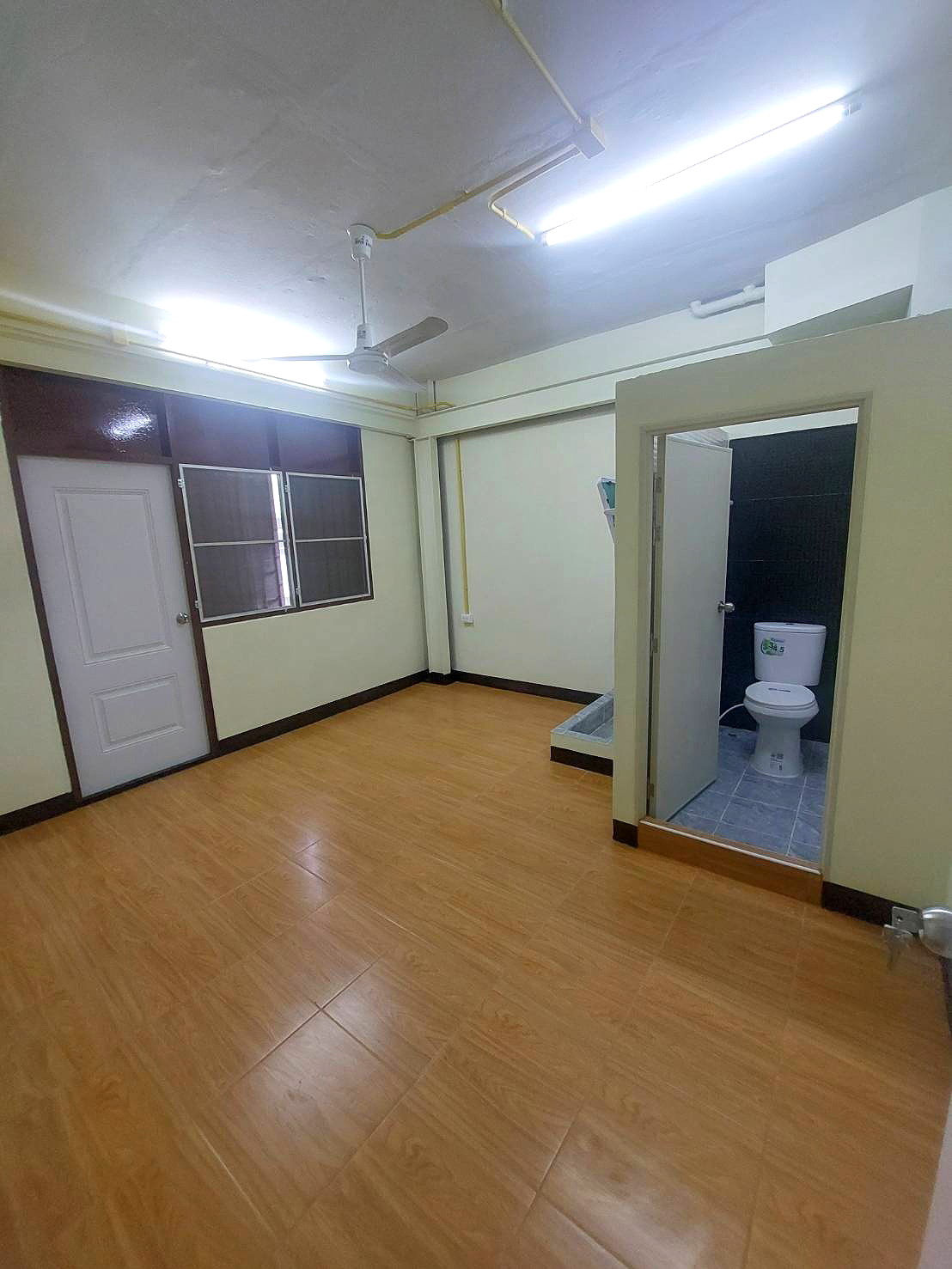 Pictures of Monthly Room for Rent  Rama 2 Road (Main Road Location) 4/9