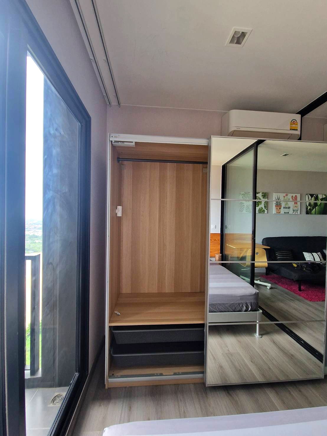 Pictures of The politan rive 3/20
