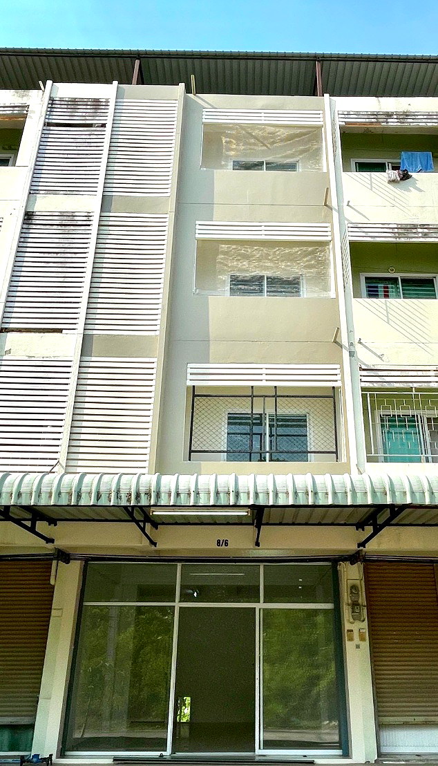 Pictures of 4-Story Shophouse behind Nong Mon Market 1/10