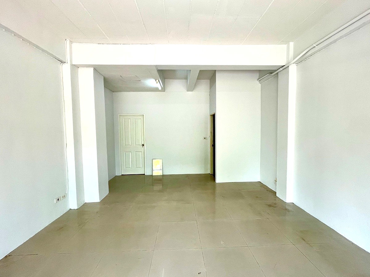 Pictures of 4-Story Shophouse behind Nong Mon Market 3/10