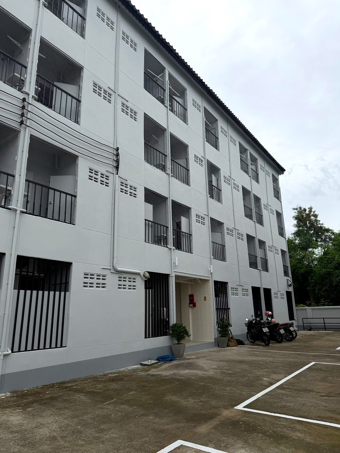 Pictures of NidaSeriThai Apartment 1/10