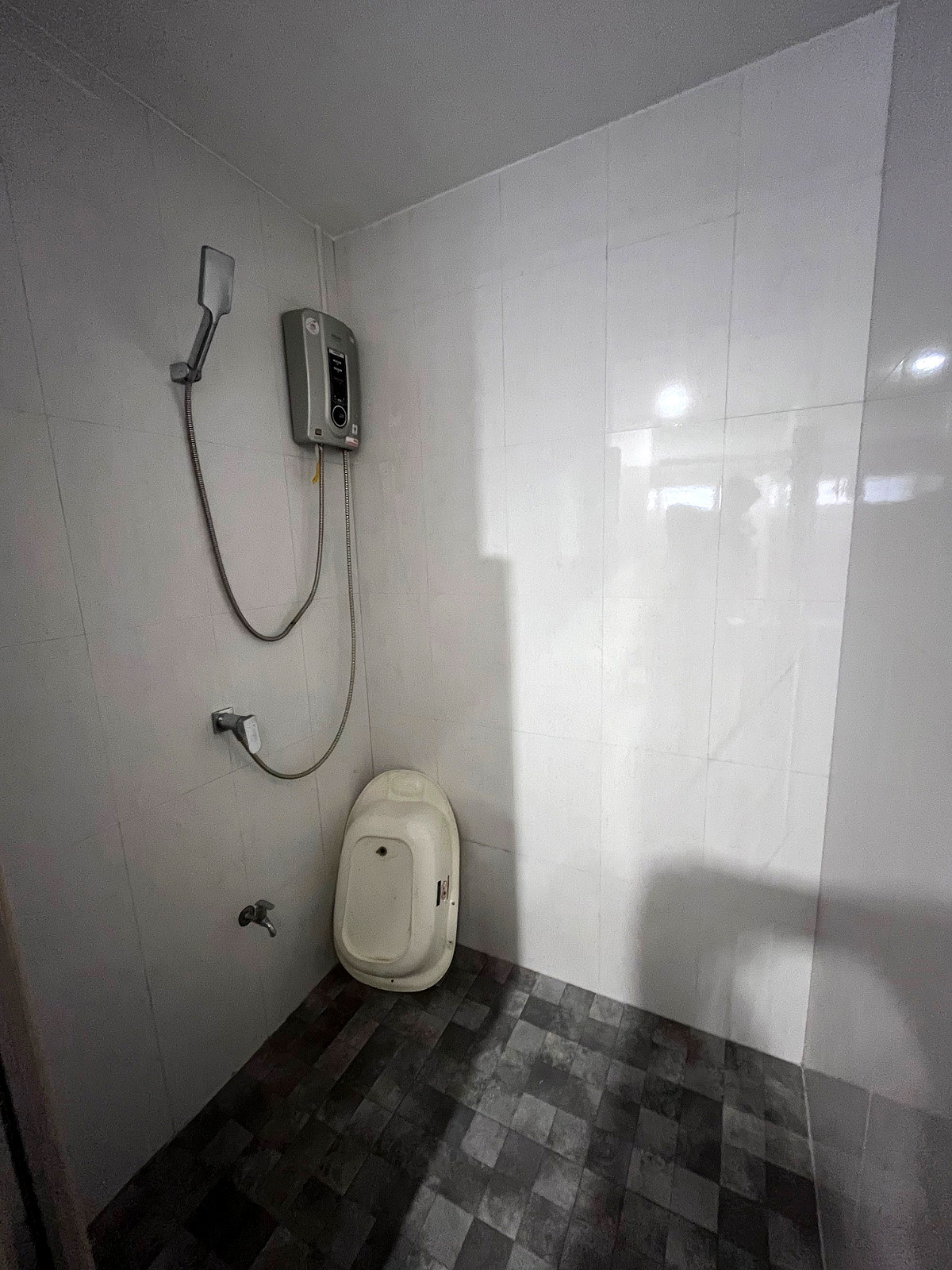 Pictures of 3 Bed family top floor condominium at Baan Thanarak 10/16