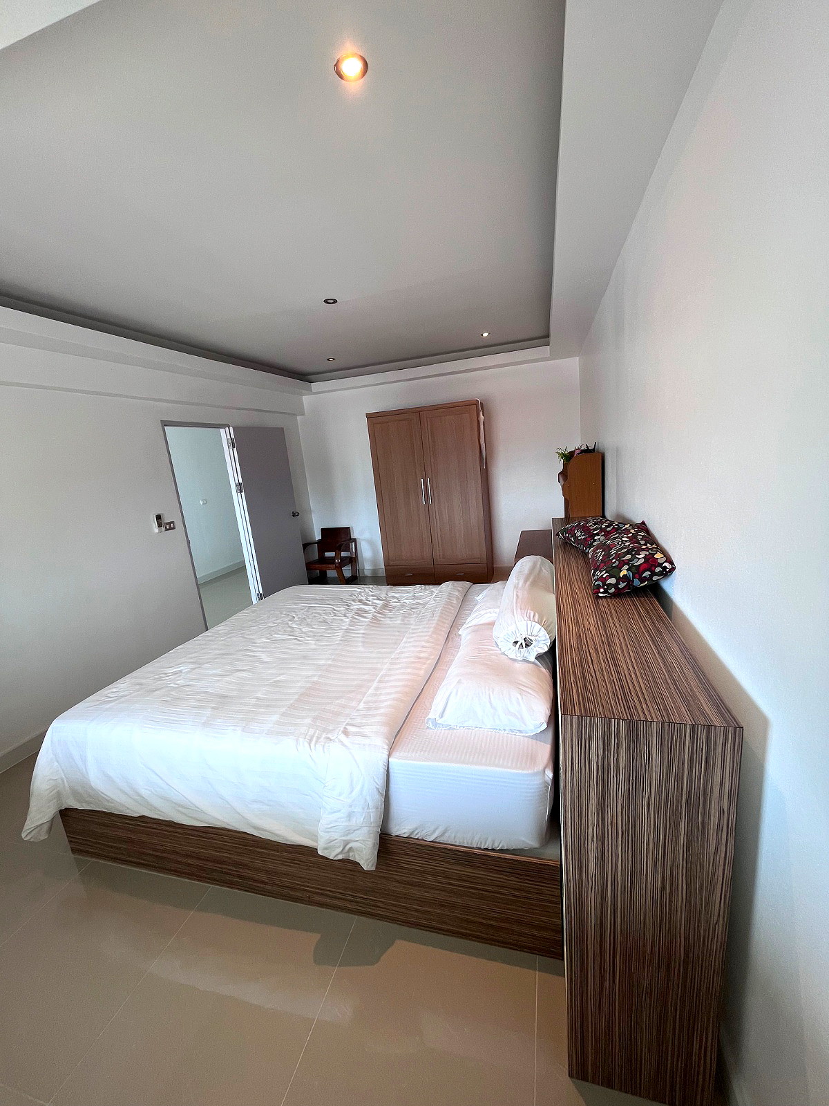 Pictures of 3 Bed family top floor condominium at Baan Thanarak 12/16